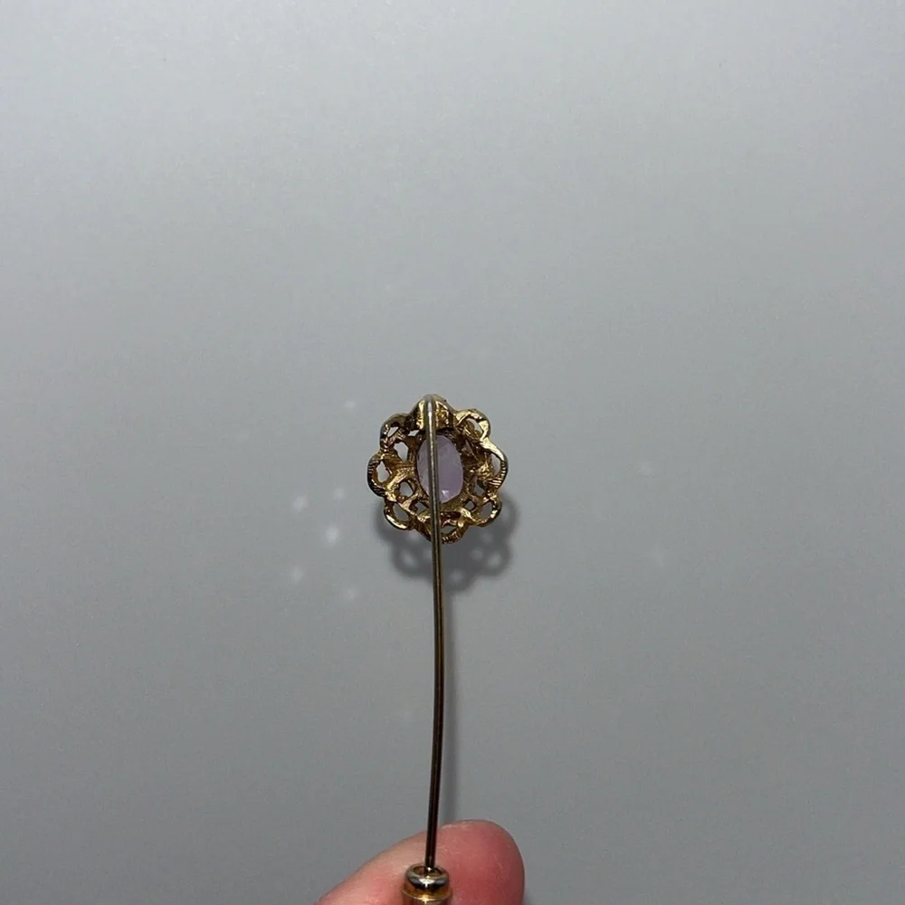 Delicate vintage gold tone stick pin light purple/lavender center “stone” - Picture 8 of 8